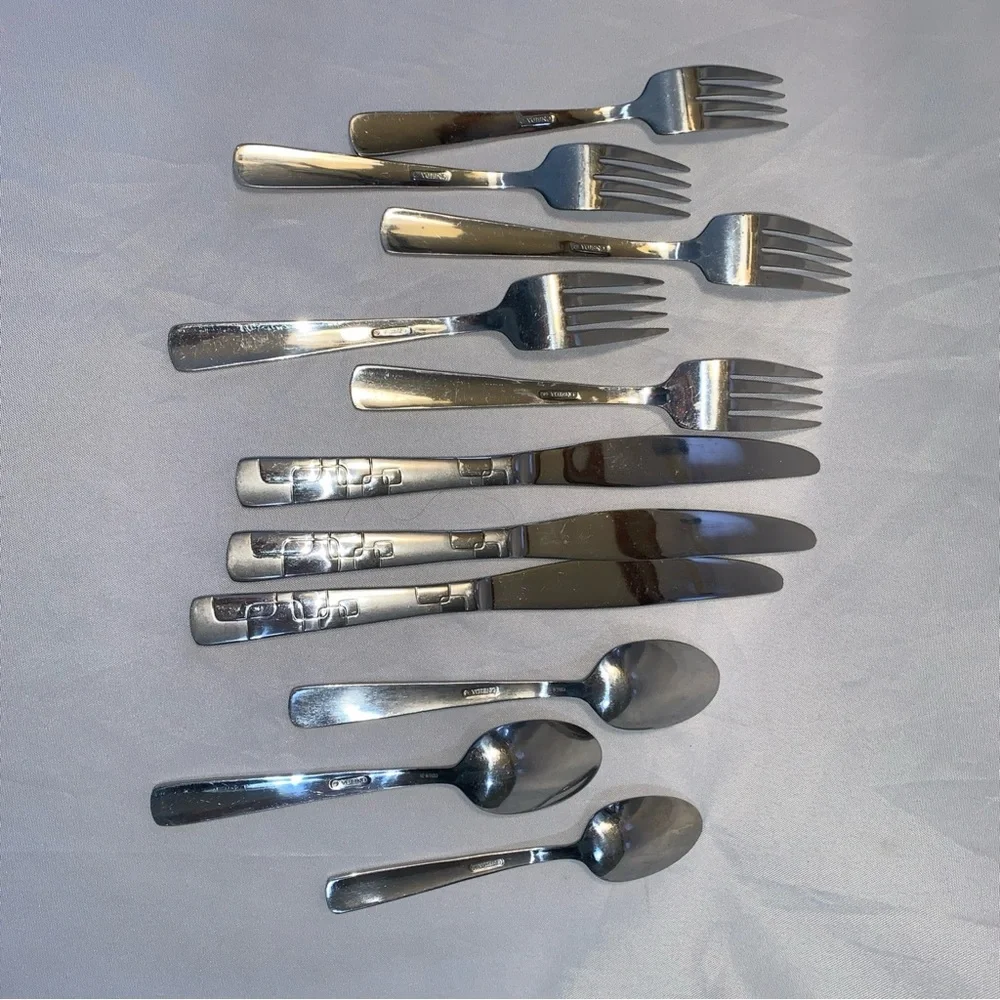 Oneida Quadratic Stainless Steel Flatware Cutlery 11 Pieces Partial Set
